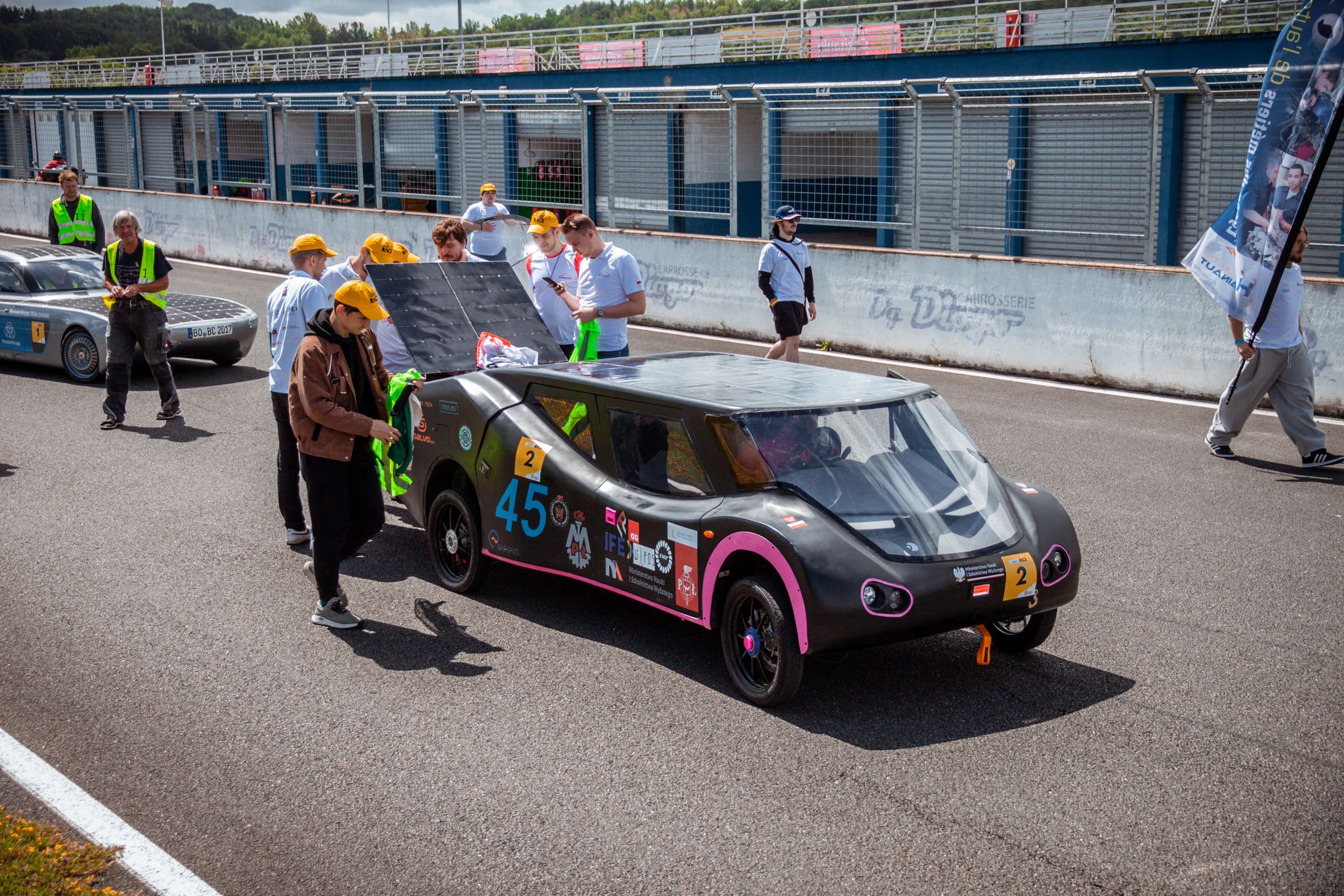 LodzSolarTeam_AlbiEcoRace_FE26_PL_04.jpg