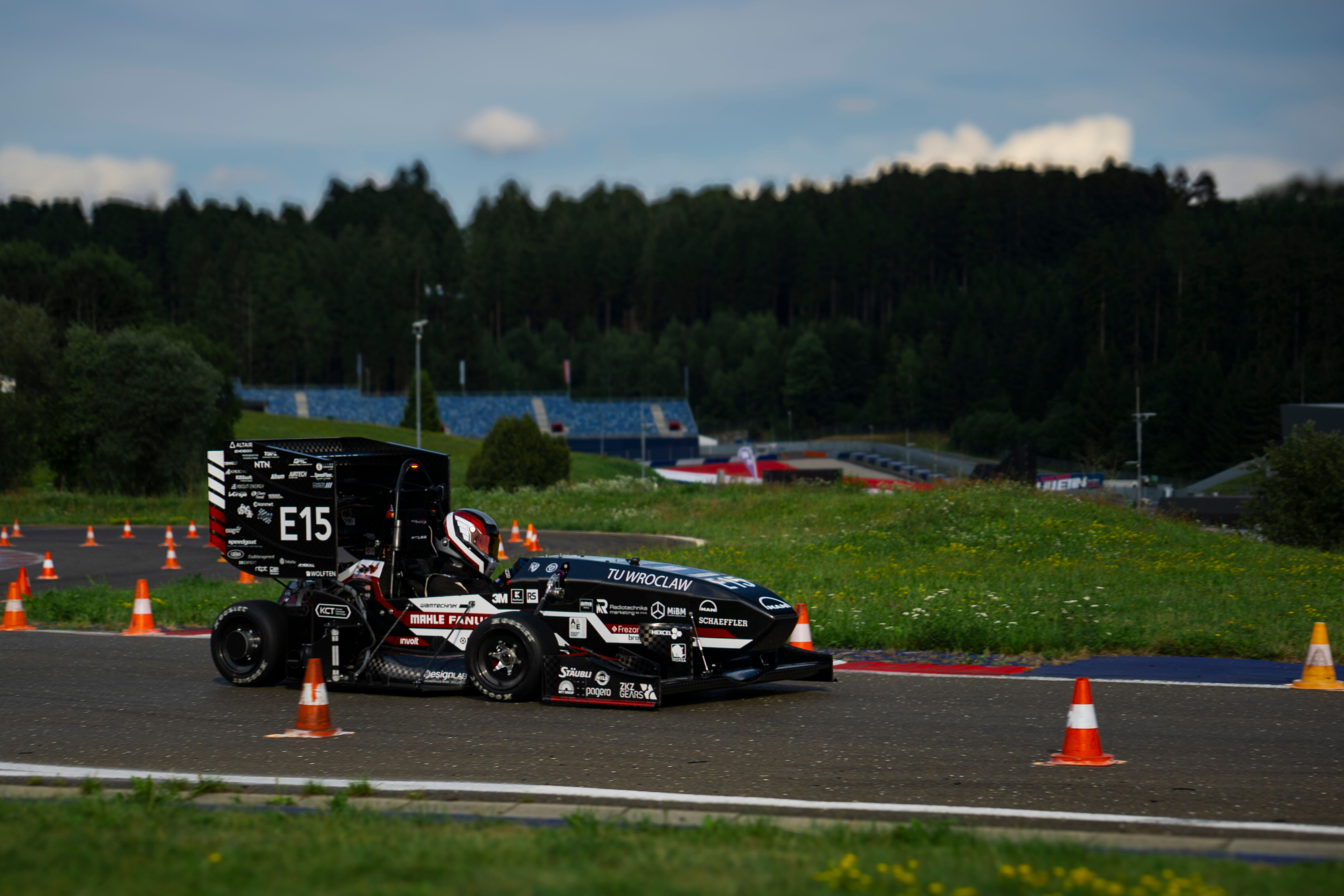 PWRRacingTeam_25_26_05.jpg